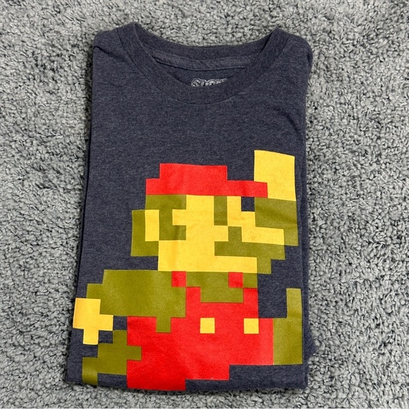 Super Mario tee shirt, size large, cotton/poly blend - Picture 2 of 5